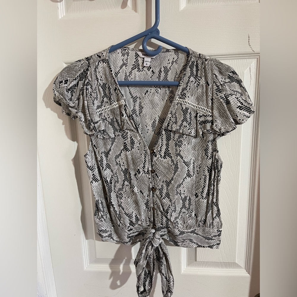 Pre owned - Animal print Black/Grey/white ruffle sleeve, tie at the bottom!